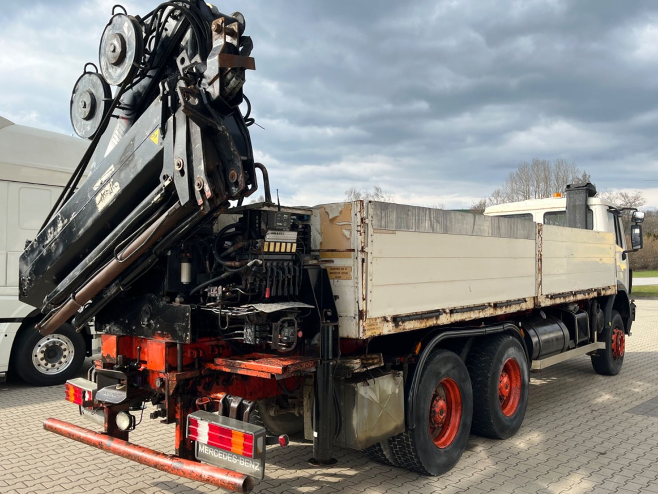 Mercedes-Benz SK 2635 6x4 V8 Pritsche mit HIAB 300-4 - Camion plateau, Camion grue: photos 5 Mercedes-Benz SK 2635 6x4 V8 Pritsche mit HIAB 300-4 - Camion plateau, Camion grue: photos 5