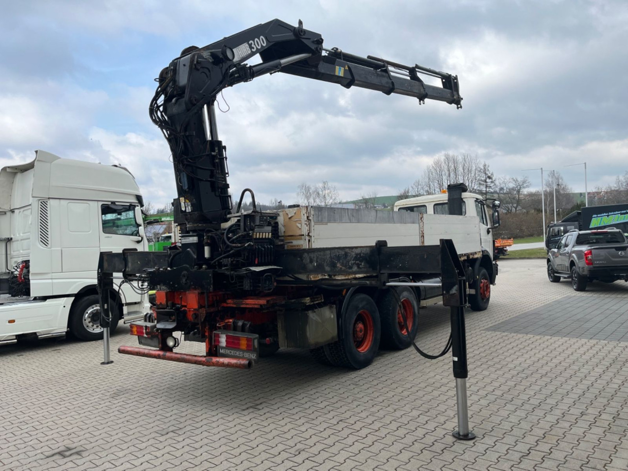 Mercedes-Benz SK 2635 6x4 V8 Pritsche mit HIAB 300-4 - Camion plateau, Camion grue: photos 3 Mercedes-Benz SK 2635 6x4 V8 Pritsche mit HIAB 300-4 - Camion plateau, Camion grue: photos 3