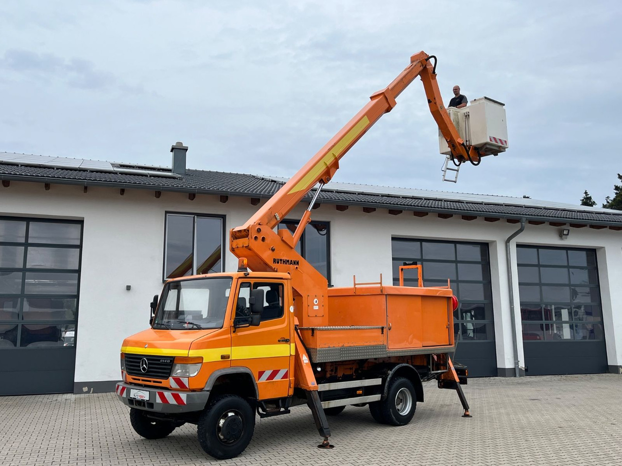 Mercedes-Benz Vario 814 DA 4x4 Ruthmann T 170 - Camion avec nacelle: photos 1 Mercedes-Benz Vario 814 DA 4x4 Ruthmann T 170 - Camion avec nacelle: photos 1