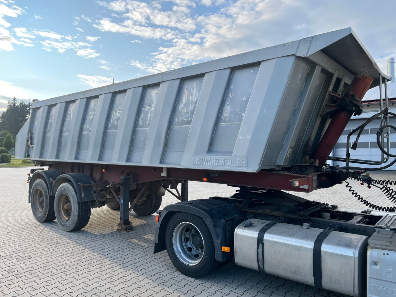 Schwarzmüller 2 Achs Alu Kippmulde Trommelbremse - Semi-remorque benne: photos 1 Schwarzmüller 2 Achs Alu Kippmulde Trommelbremse - Semi-remorque benne: photos 1