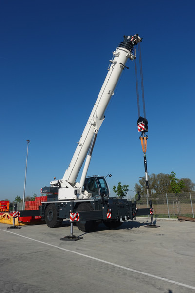 Liebherr LRT 1100-2.1 - Grue mobile: photos 1 Liebherr LRT 1100-2.1 - Grue mobile: photos 1