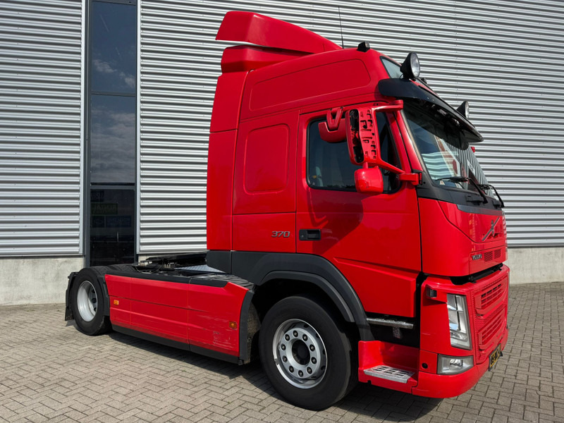 Volvo FM 370 / I-Shift / 2 Tanks / NL Truck - Tracteur routier: photos 2 Volvo FM 370 / I-Shift / 2 Tanks / NL Truck - Tracteur routier: photos 2