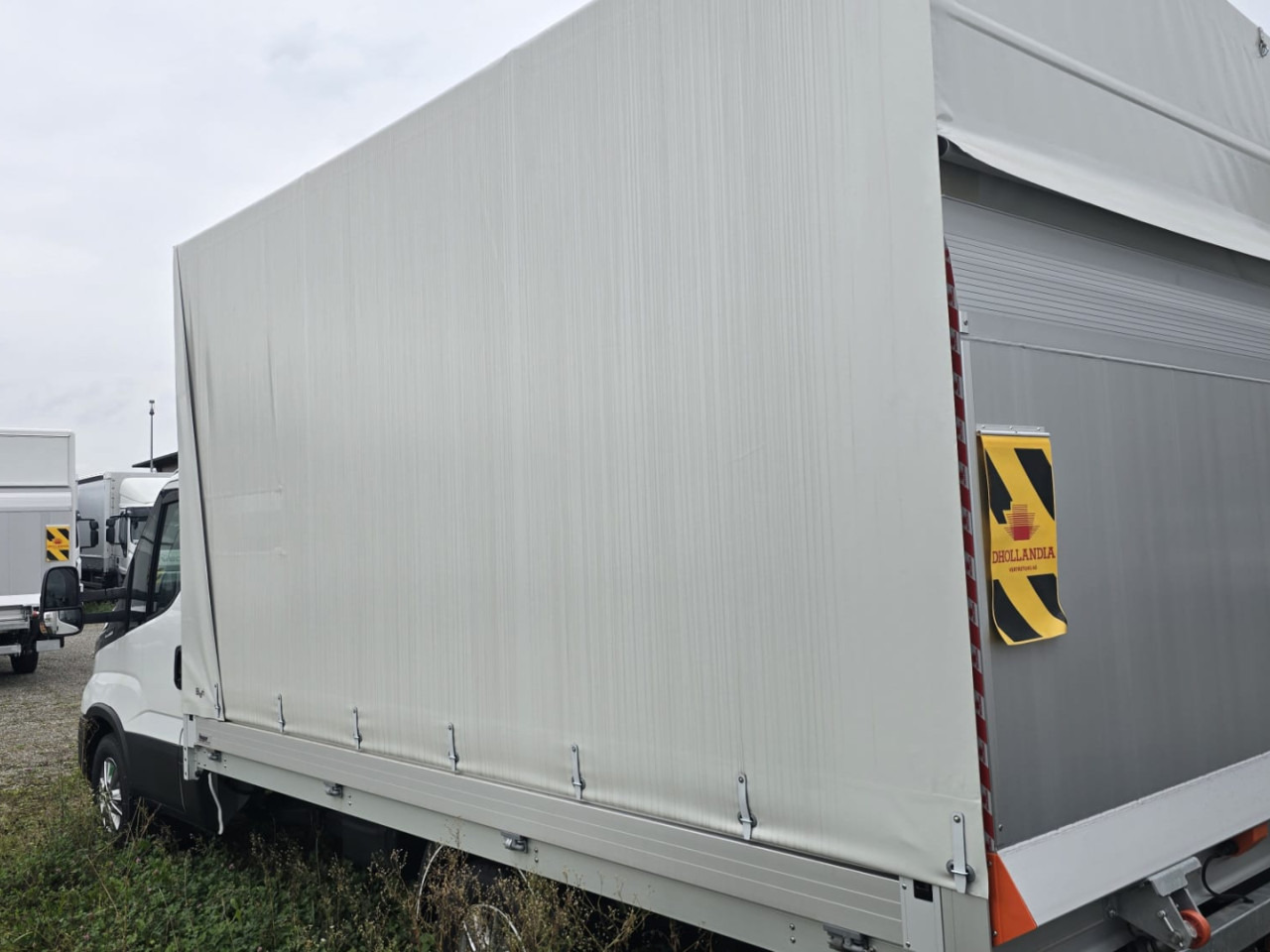 IVECO DAILY 35S18HA8 Blache mit Ladebordwand - Véhicule utilitaire plateau baché: photos 3 IVECO DAILY 35S18HA8 Blache mit Ladebordwand - Véhicule utilitaire plateau baché: photos 3