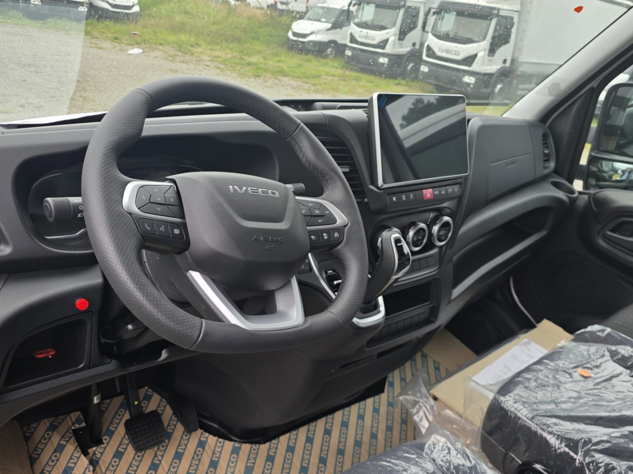 IVECO DAILY 35S18HA8 Blache mit Ladebordwand - Véhicule utilitaire plateau baché: photos 2 IVECO DAILY 35S18HA8 Blache mit Ladebordwand - Véhicule utilitaire plateau baché: photos 2