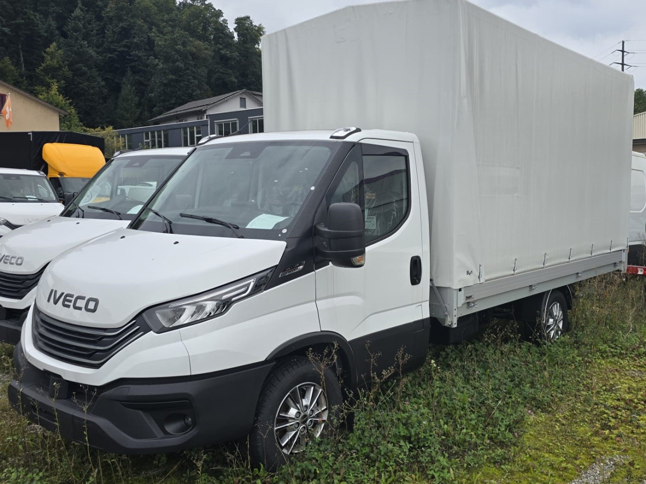 IVECO DAILY 35S18HA8 Blache mit Ladebordwand - Véhicule utilitaire plateau baché: photos 1 IVECO DAILY 35S18HA8 Blache mit Ladebordwand - Véhicule utilitaire plateau baché: photos 1