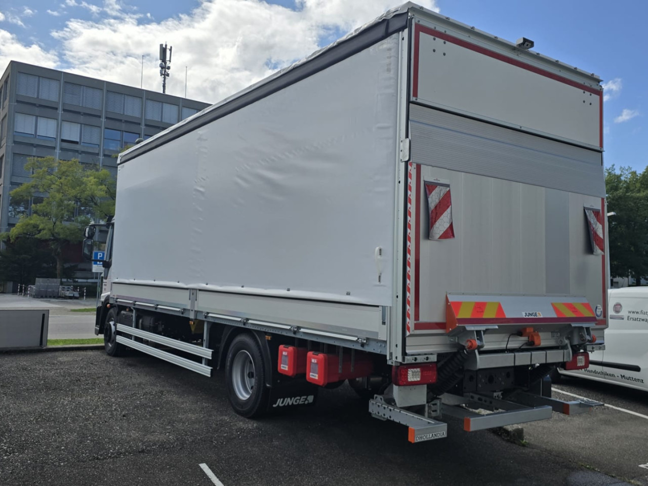 IVECO ML140E28/FP EuroCargo mit Pritsche Blache und LBW - Camion à rideaux coulissants: photos 2 IVECO ML140E28/FP EuroCargo mit Pritsche Blache und LBW - Camion à rideaux coulissants: photos 2