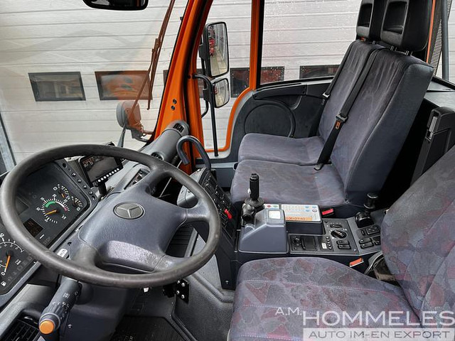 Photo d'intérieur 1: Camion Unimog U300