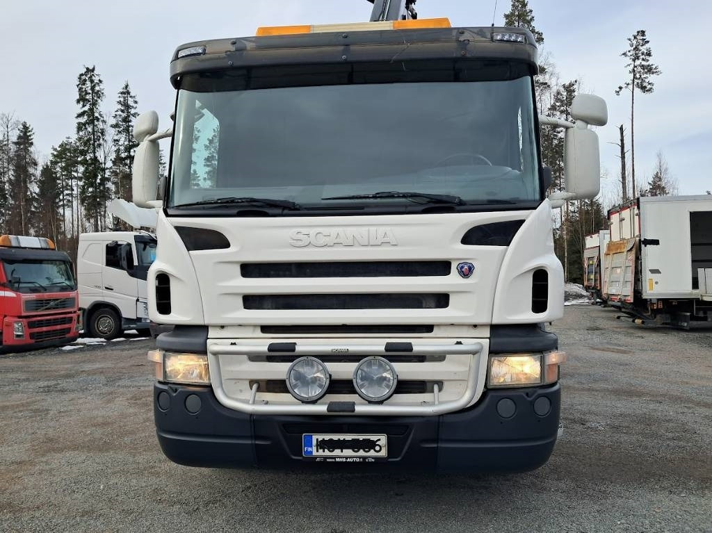Scania P 340 - Camion grue: photos 2 Scania P 340 - Camion grue: photos 2