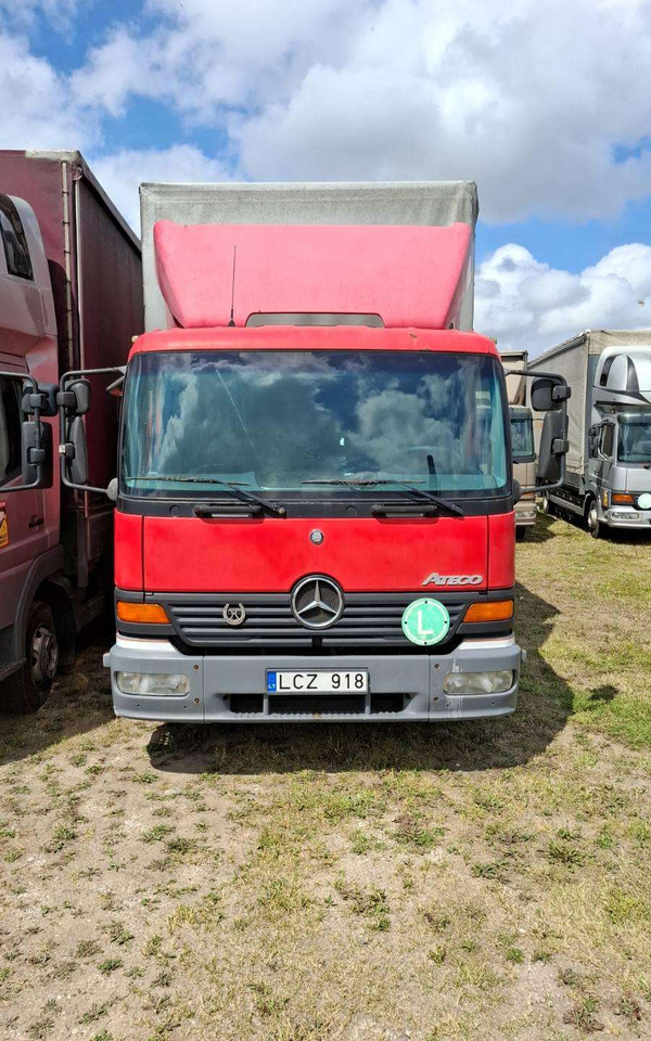 Mercedes-Benz 823 - Camion à rideaux coulissants: photos 1 Mercedes-Benz 823 - Camion à rideaux coulissants: photos 1