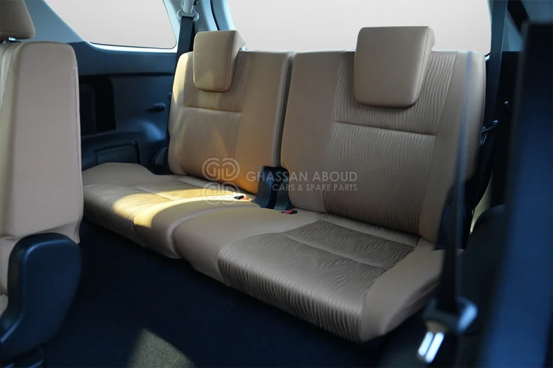 SUV Toyota Fortuner  4x4: photos 11
