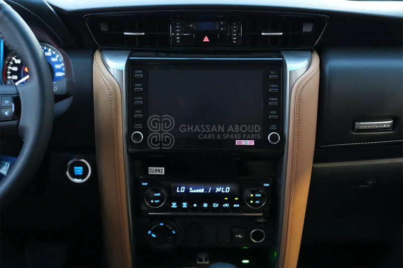 SUV Toyota Fortuner  4x4: photos 7