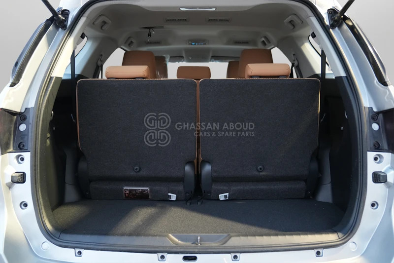 SUV Toyota Fortuner  4x4: photos 12