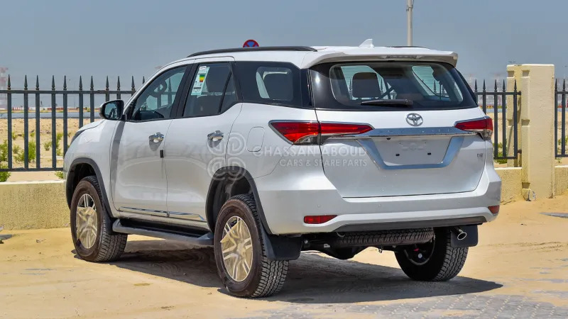 Toyota Fortuner 4x4 - SUV: photos 4 Toyota Fortuner 4x4 - SUV: photos 4