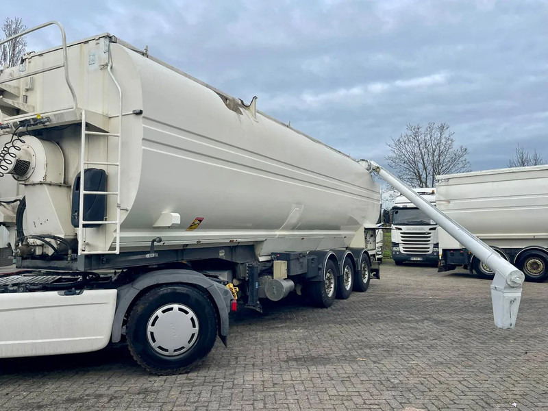 DESOT TSCI AUGER, HATZ diesel, SAF AXLES - Semi-remorque citerne: photos 4 DESOT TSCI AUGER, HATZ diesel, SAF AXLES - Semi-remorque citerne: photos 4