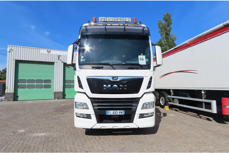 MAN TGX 26.470 ' AS NEW' condition, lift axel, moving axel, edscha, video back, etc, etc, etc - Camion à rideaux coulissants: photos 2 MAN TGX 26.470 ' AS NEW' condition, lift axel, moving axel, edscha, video back, etc, etc, etc - Camion à rideaux coulissants: photos 2