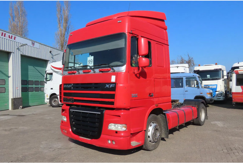 DAF XF 105.460 Euro5 evv, 2 beds, 2 tanks - Tracteur routier: photos 2 DAF XF 105.460 Euro5 evv, 2 beds, 2 tanks - Tracteur routier: photos 2