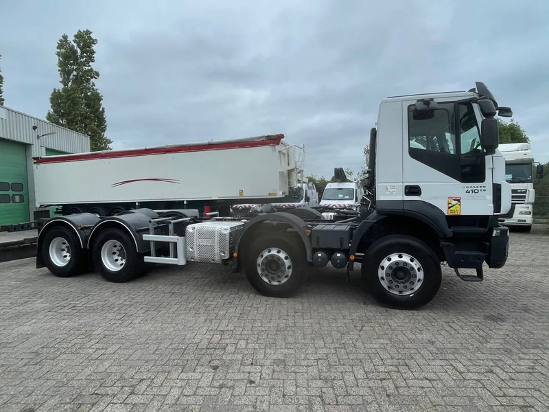 Iveco Trakker 410 PTO, RETARDER, 8x4 , 442000 km! - Tracteur routier: photos 4 Iveco Trakker 410 PTO, RETARDER, 8x4 , 442000 km! - Tracteur routier: photos 4