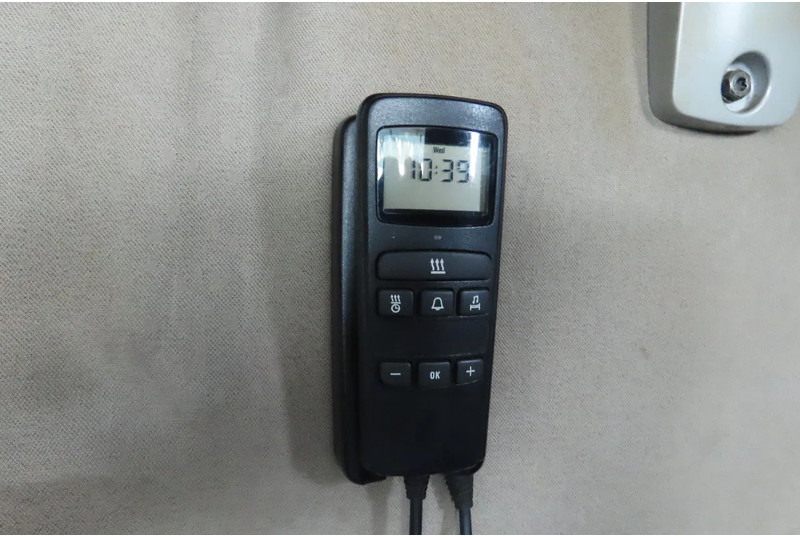 Tracteur routier Scania R420 2 tanks, 2 beds, manual gearbox: photos 14