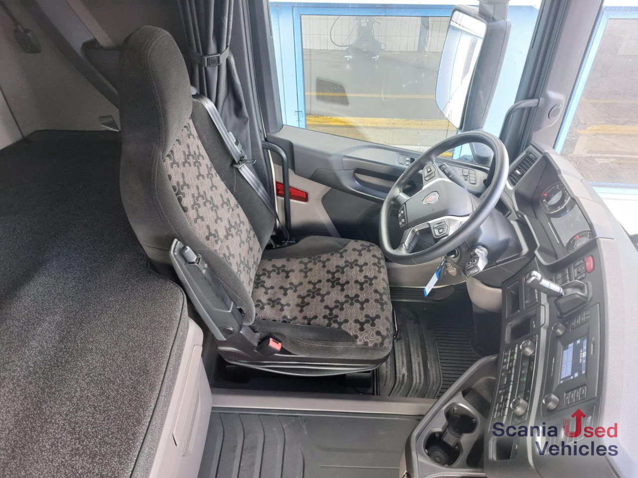 SCANIA R 410 A4x2NA Highline Hydraulikanlage - Tracteur routier: photos 3 SCANIA R 410 A4x2NA Highline Hydraulikanlage - Tracteur routier: photos 3