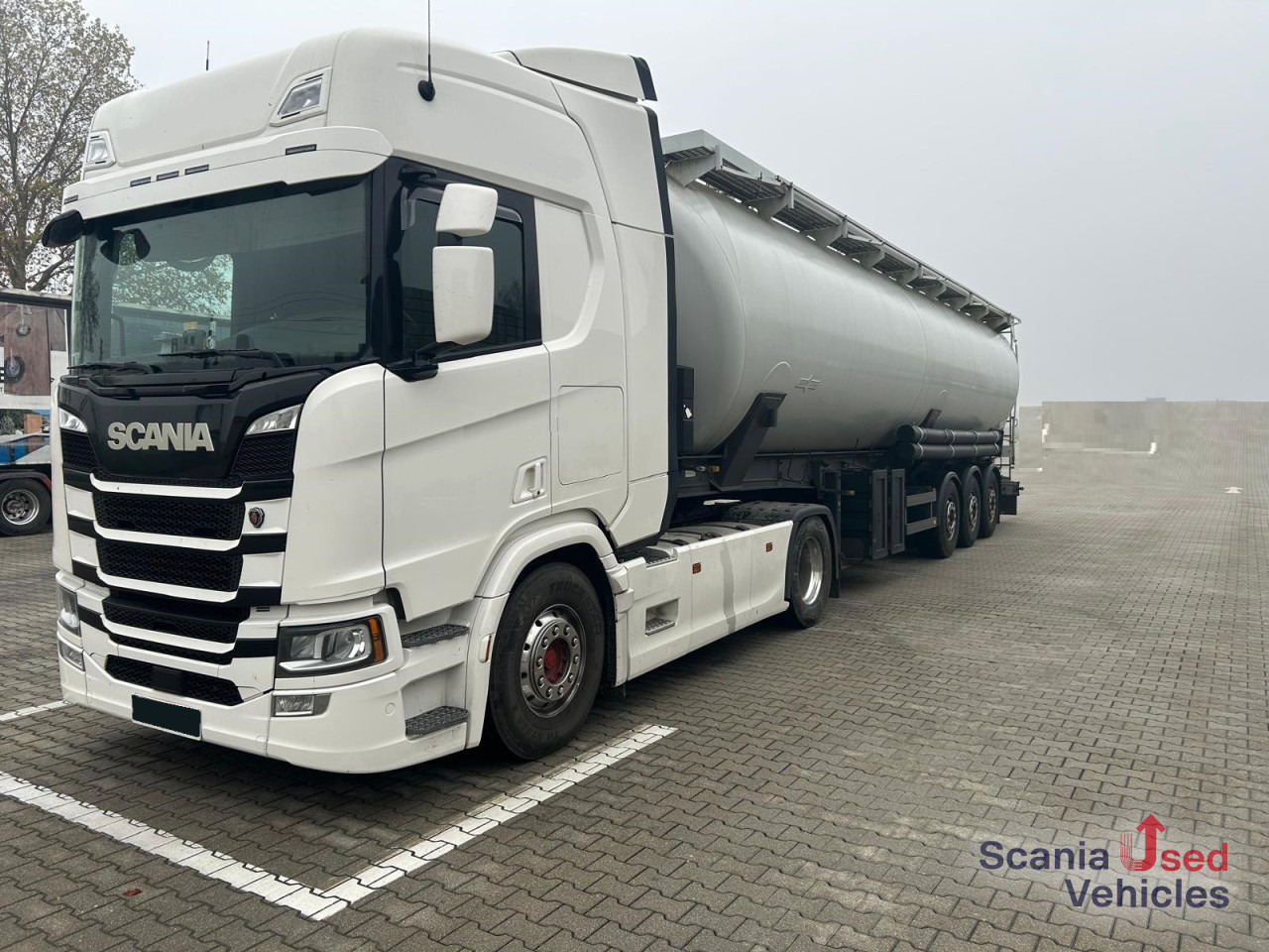 SCANIA R 500 A4x2NB Highline GHH Kompressor + Spitzer - Tracteur routier: photos 1 SCANIA R 500 A4x2NB Highline GHH Kompressor + Spitzer - Tracteur routier: photos 1