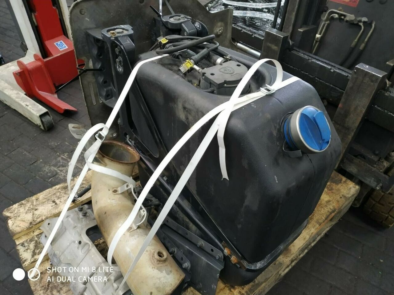 Scania 2244863 2140809 - AdBlue réservoir pour Camion: photos 1 Scania 2244863 2140809 - AdBlue réservoir pour Camion: photos 1