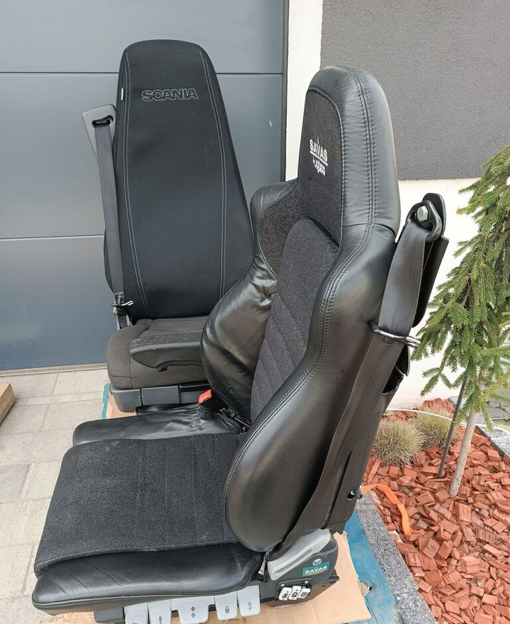 Scania NEW GENERATION HALF LEATHER WITH METAL BASE (LEFT) Scania - Siège pour Camion: photos 2 Scania NEW GENERATION HALF LEATHER WITH METAL BASE (LEFT) Scania - Siège pour Camion: photos 2