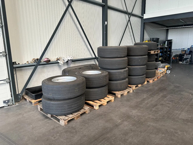 Diversen 16x 385/65-R22.5 on rims - Pneu pour Camion: photos 1 Diversen 16x 385/65-R22.5 on rims - Pneu pour Camion: photos 1