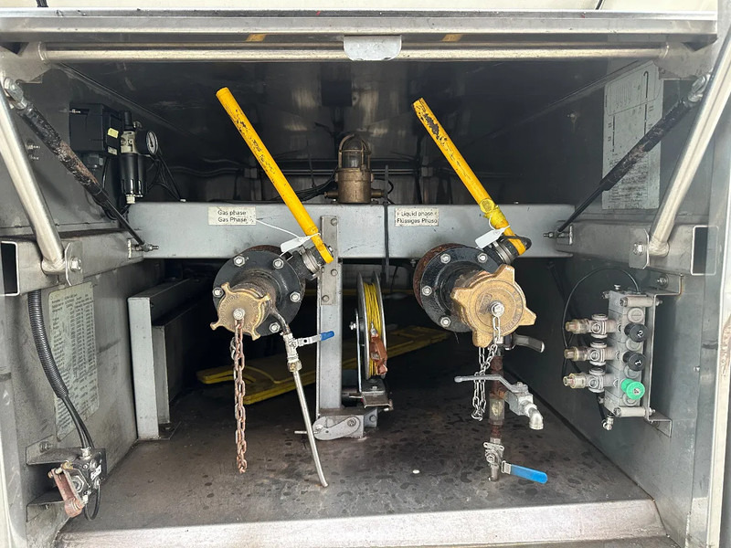 Semi-remorque citerne pour transport de carburant Diversen Fluid, 50.100L, P28BH, Propane, Butan, GAZ, ADR, DP: 06/30: photos 11 Semi-remorque citerne pour transport de carburant Diversen Fluid, 50.100L, P28BH, Propane, Butan, GAZ, ADR, DP: 06/30: photos 11