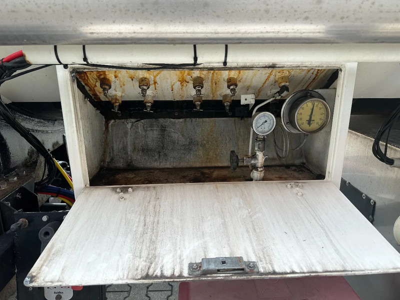 Semi-remorque citerne pour transport de carburant Diversen Fluid, 50.100L, P28BH, Propane, Butan, GAZ, ADR, DP: 06/30: photos 14 Semi-remorque citerne pour transport de carburant Diversen Fluid, 50.100L, P28BH, Propane, Butan, GAZ, ADR, DP: 06/30: photos 14