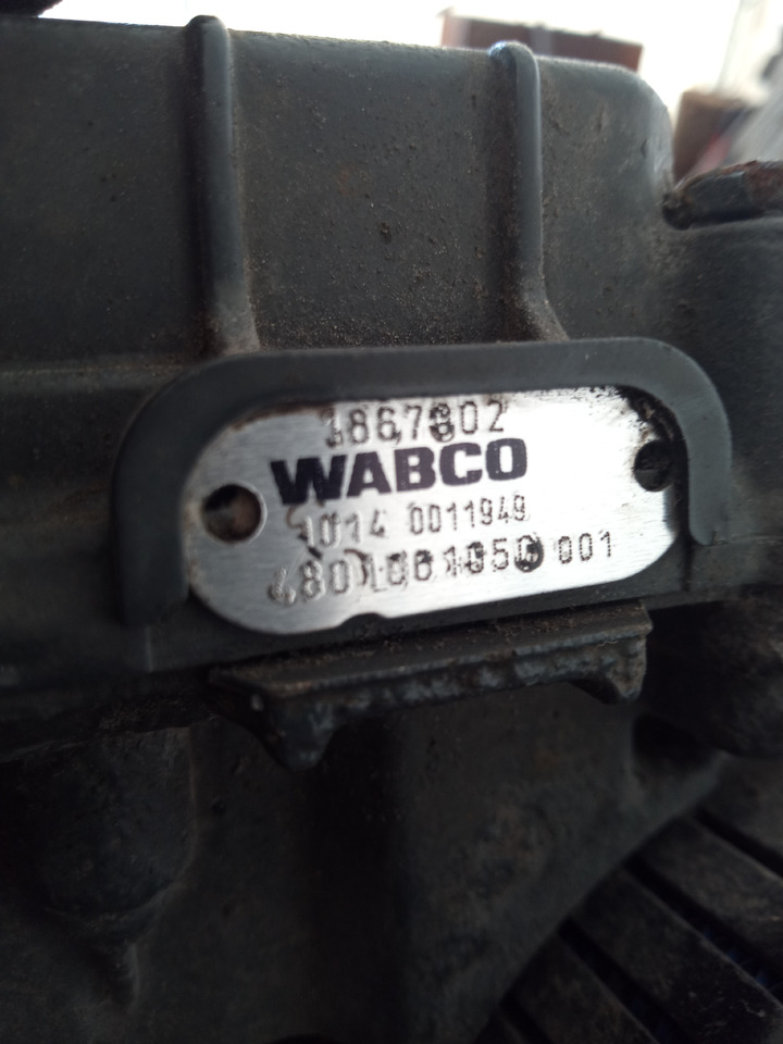 DAF XF106 - Valve de frein: photos 1 DAF XF106 - Valve de frein: photos 1