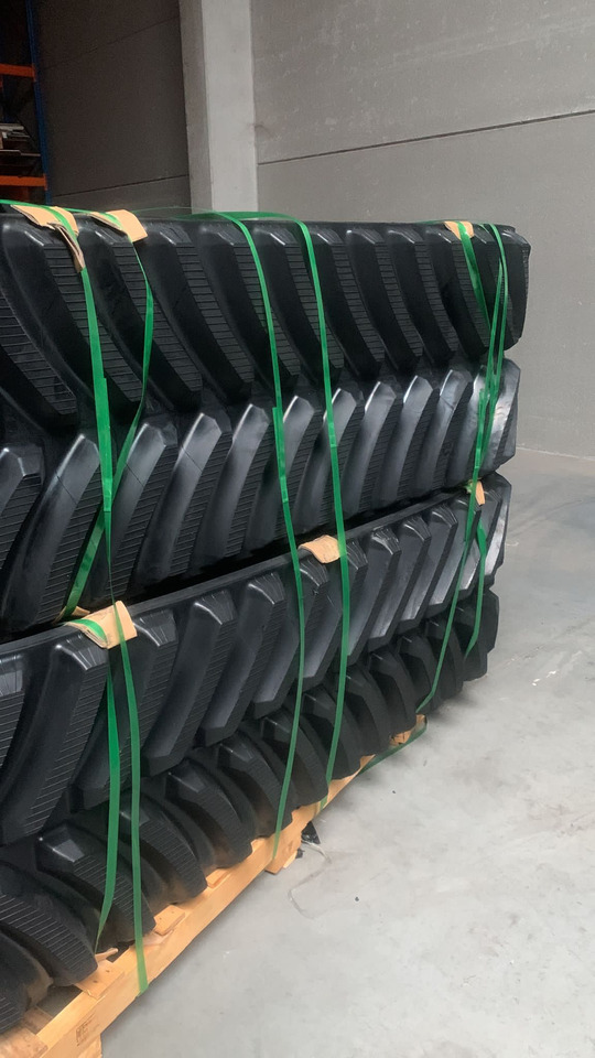 Rubber track for Challenger MT700 25 ", 30" and 36" - Chenille pour Machine agricole: photos 3 Rubber track for Challenger MT700 25 ", 30" and 36" - Chenille pour Machine agricole: photos 3