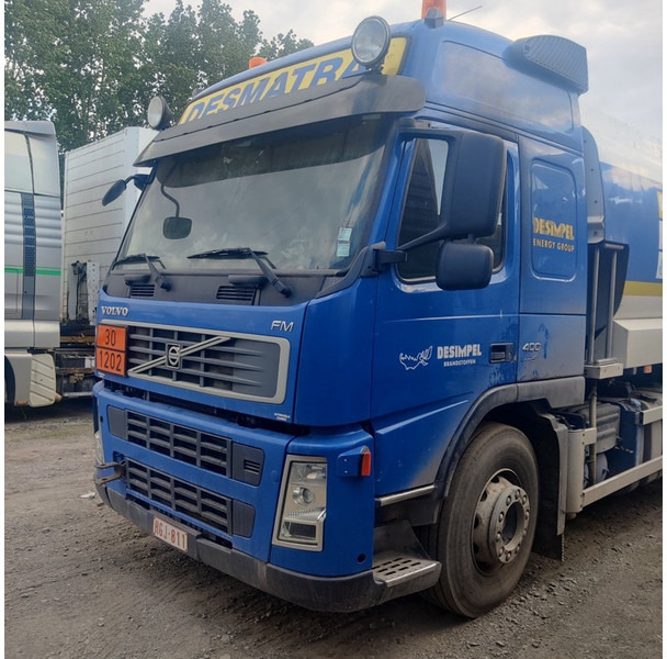 Volvo FM-400 - Camion citerne: photos 1 Volvo FM-400 - Camion citerne: photos 1