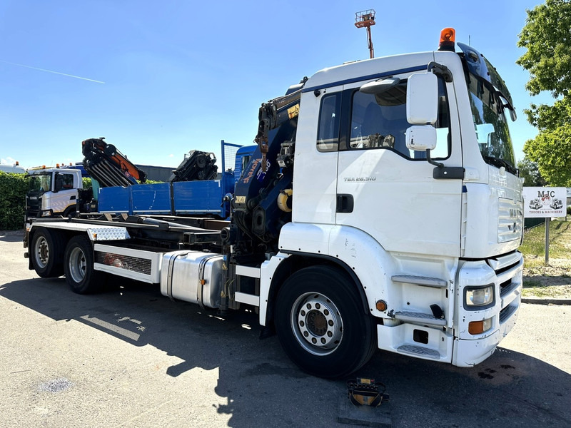MAN TGA 26.310 6X2 HOOKLIFT + CRANE COPMA 160.4 + JIB J2 + WINCH - RADIO - LIFT + STEERING AXLE - EURO 3 - BE - Camion ampliroll, Camion grue: photos 2 MAN TGA 26.310 6X2 HOOKLIFT + CRANE COPMA 160.4 + JIB J2 + WINCH - RADIO - LIFT + STEERING AXLE - EURO 3 - BE - Camion ampliroll, Camion grue: photos 2