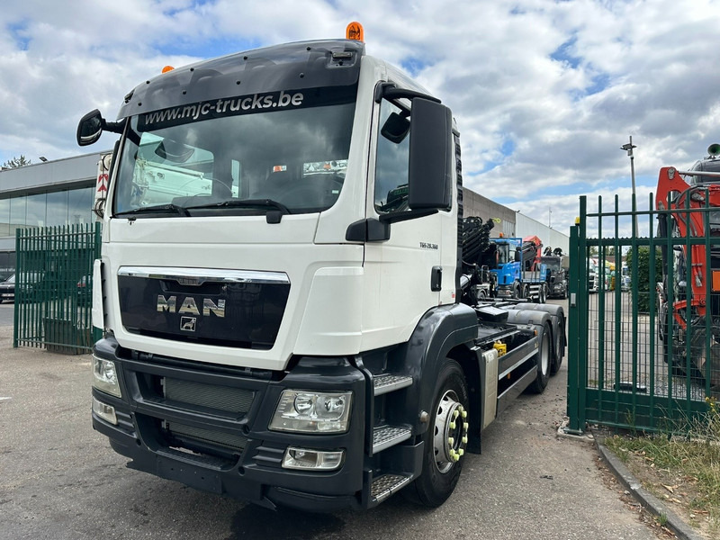 MAN TGS 28.360 6x2 HOOKLIFT 21T HIAB MULTILIFT XR21-S51 - LIFT AXLE - BE TRUCK - Camion ampliroll: photos 2 MAN TGS 28.360 6x2 HOOKLIFT 21T HIAB MULTILIFT XR21-S51 - LIFT AXLE - BE TRUCK - Camion ampliroll: photos 2