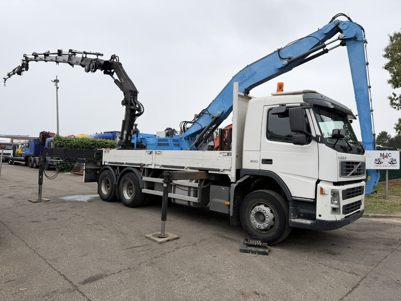 Volvo FM 300 6x4 + (25.8m!) CRANE HIAB 245 E-5 + JIB 65 X-3 + 2 ME - *228.000km* - MANUAL - A/C - EURO 3 - BELGIAN TRUCK - Camion grue: photos 1 Volvo FM 300 6x4 + (25.8m!) CRANE HIAB 245 E-5 + JIB 65 X-3 + 2 ME - *228.000km* - MANUAL - A/C - EURO 3 - BELGIAN TRUCK - Camion grue: photos 1