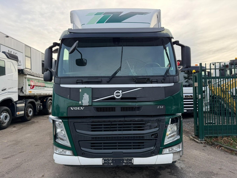 Volvo FM 330 6x2 CLOSED BOX / KOFFER 9m10 - LIFT + STEERING AXLE - *ENGINE / GEARBOX / CHASSIS = OK* - 300.000km - TUV 09/2026 - BE TRUCK - Camion fourgon: photos 2 Volvo FM 330 6x2 CLOSED BOX / KOFFER 9m10 - LIFT + STEERING AXLE - *ENGINE / GEARBOX / CHASSIS = OK* - 300.000km - TUV 09/2026 - BE TRUCK - Camion fourgon: photos 2
