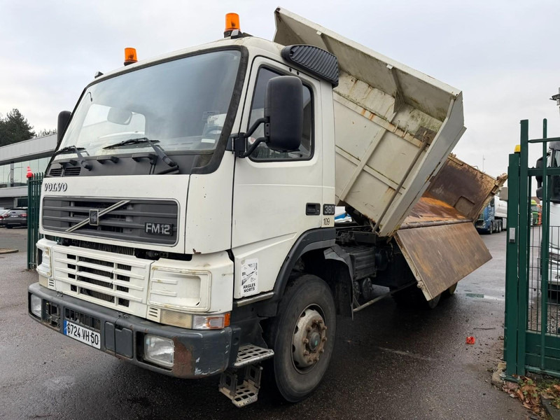Volvo FM 380 6X4 2 WAY TIPPER + BORDMATIC / 2 SEITEN KIPPER - 13T AXLES - MANUAL 12 (3+3) - BIG AXLES HUB REDUCTION - STEEL SPRING - Camion benne: photos 4 Volvo FM 380 6X4 2 WAY TIPPER + BORDMATIC / 2 SEITEN KIPPER - 13T AXLES - MANUAL 12 (3+3) - BIG AXLES HUB REDUCTION - STEEL SPRING - Camion benne: photos 4