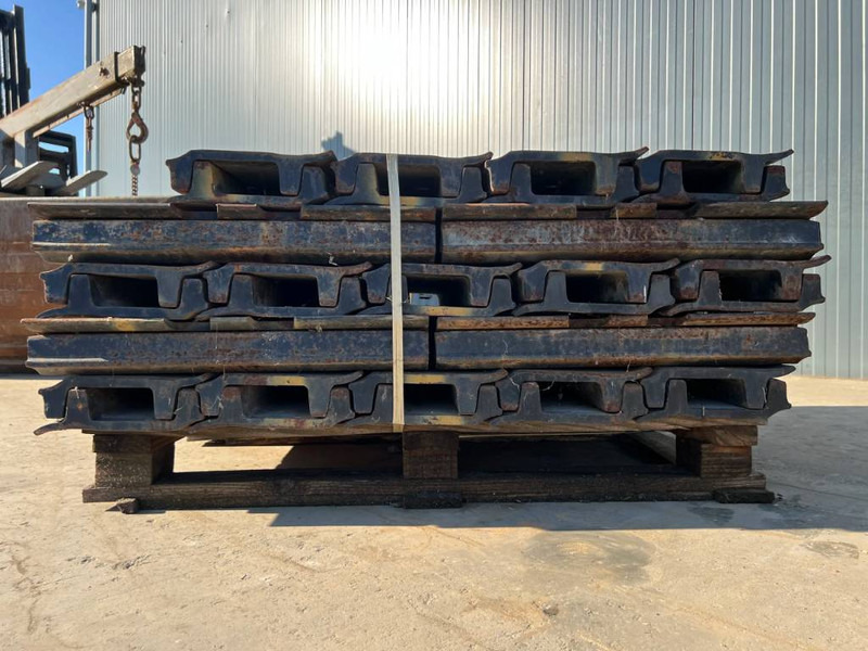 Cat 330C / 330D / 336D / 336E / 336F Shoes - Accessoire pour Engins de chantier: photos 4 Cat 330C / 330D / 336D / 336E / 336F Shoes - Accessoire pour Engins de chantier: photos 4