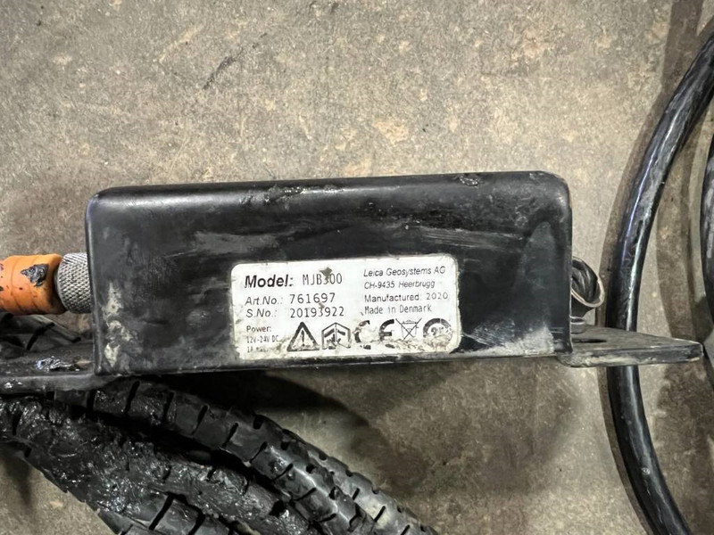 Leica MNS1250 GG GPS - Accessoire pour Engins de chantier: photos 4 Leica MNS1250 GG GPS - Accessoire pour Engins de chantier: photos 4