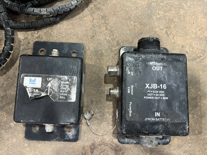 Leica MNS1250 GG GPS - Accessoire pour Engins de chantier: photos 3 Leica MNS1250 GG GPS - Accessoire pour Engins de chantier: photos 3