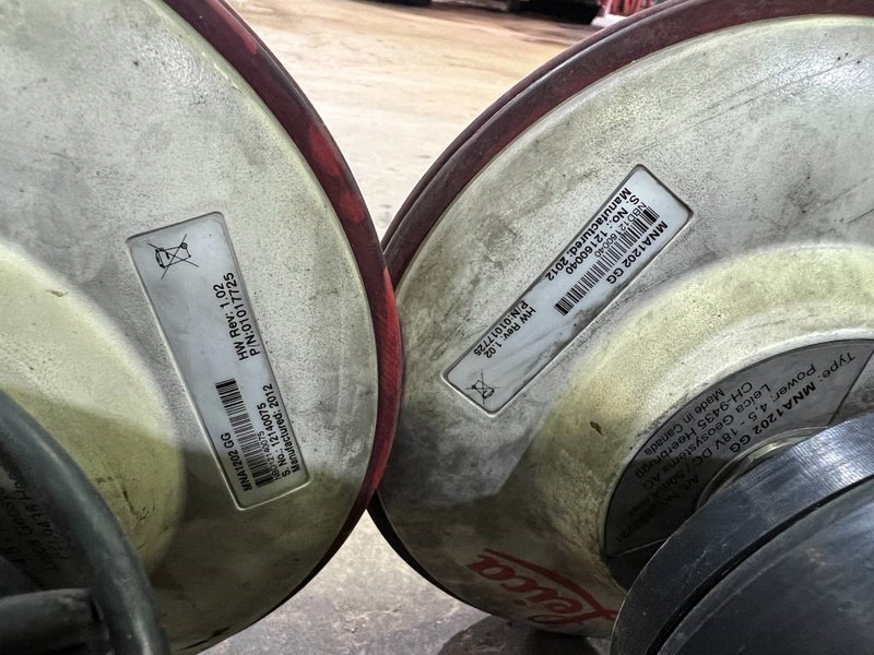 Leica Novatron MNS1250 GG GPS - Accessoire pour Engins de chantier: photos 4 Leica Novatron MNS1250 GG GPS - Accessoire pour Engins de chantier: photos 4