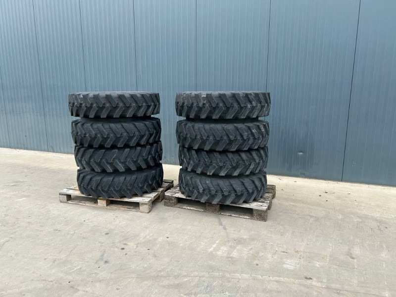 Pneus et jantes pour Engins de chantier neuf Bridgestone 1000 x 20 Set / 10.00 x 20: 4x2 Tyres: photos 6 Pneus et jantes pour Engins de chantier neuf Bridgestone 1000 x 20 Set / 10.00 x 20: 4x2 Tyres: photos 6