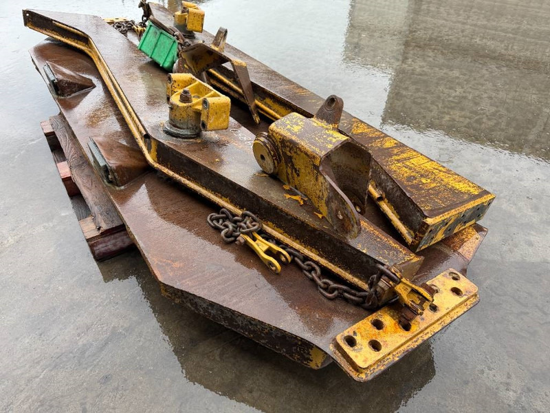 Hayon élévateur pour Engins de chantier Cat 730: photos 8 Hayon élévateur pour Engins de chantier Cat 730: photos 8