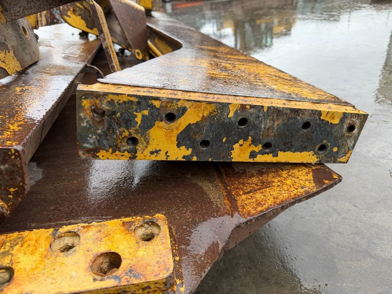 Hayon élévateur pour Engins de chantier Cat 730: photos 9 Hayon élévateur pour Engins de chantier Cat 730: photos 9