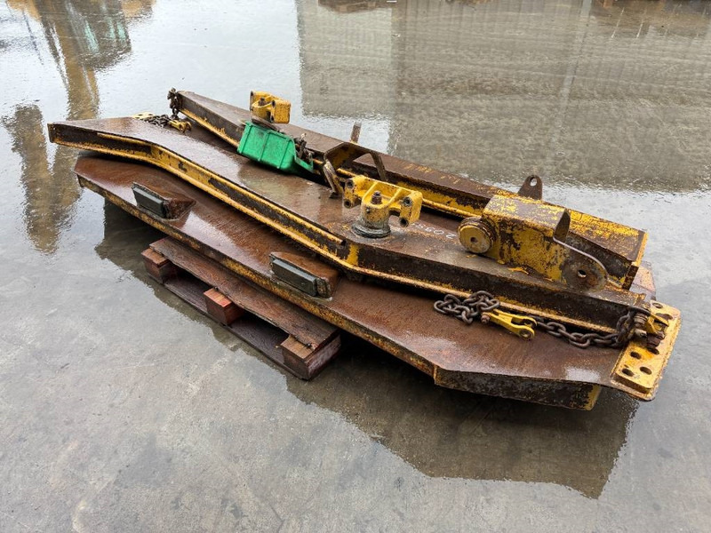 Cat 730 - Hayon élévateur pour Engins de chantier: photos 4 Cat 730 - Hayon élévateur pour Engins de chantier: photos 4