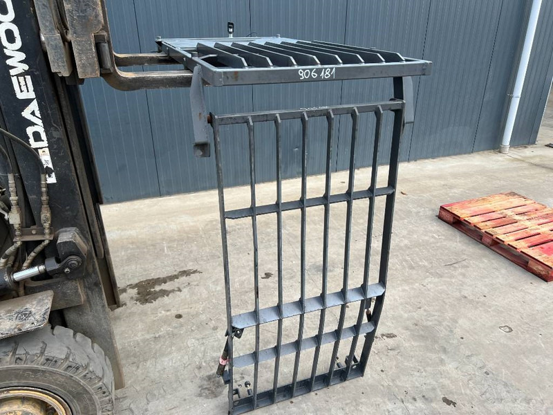 Doosan DX180 / DX225 - Cabine et intérieur pour Engins de chantier: photos 2 Doosan DX180 / DX225 - Cabine et intérieur pour Engins de chantier: photos 2