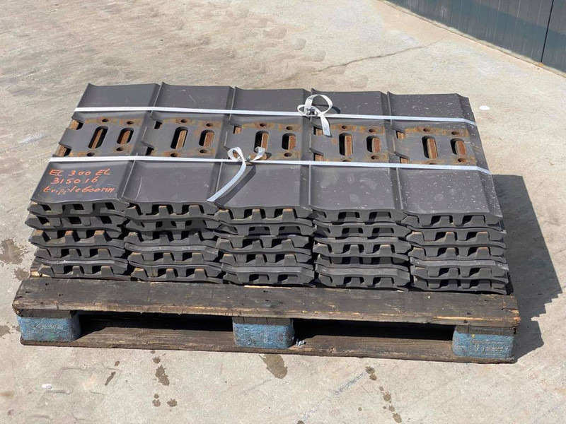 Hitachi EX270 / EX300 / EX310 Shoes/Pads - Frame/ Châssis pour Engins de chantier: photos 4 Hitachi EX270 / EX300 / EX310 Shoes/Pads - Frame/ Châssis pour Engins de chantier: photos 4