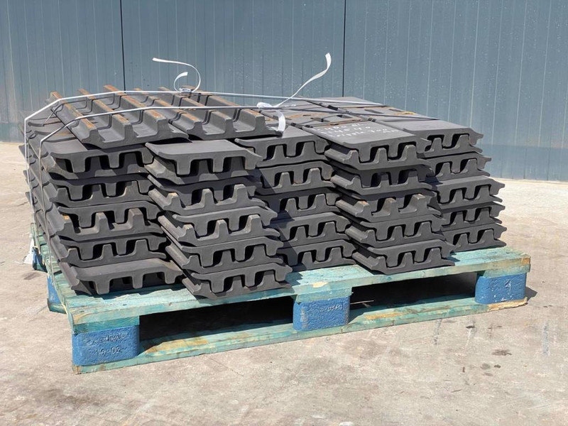 Komatsu PC300 / PC360 / PC400 Shoes/Pads - Frame/ Châssis pour Engins de chantier: photos 3 Komatsu PC300 / PC360 / PC400 Shoes/Pads - Frame/ Châssis pour Engins de chantier: photos 3
