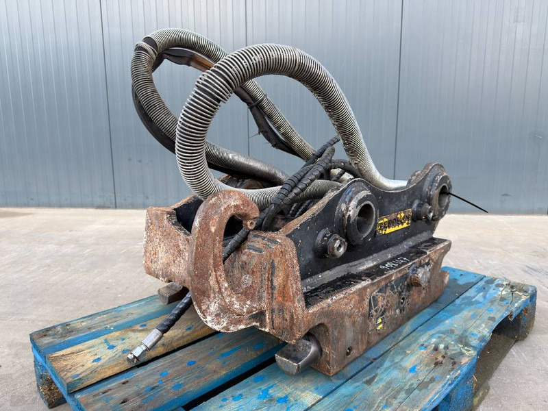 OilQuick OQ70/55 - M314F / M316F / M318F - Attache rapide pour Engins de chantier: photos 1 OilQuick OQ70/55 - M314F / M316F / M318F - Attache rapide pour Engins de chantier: photos 1