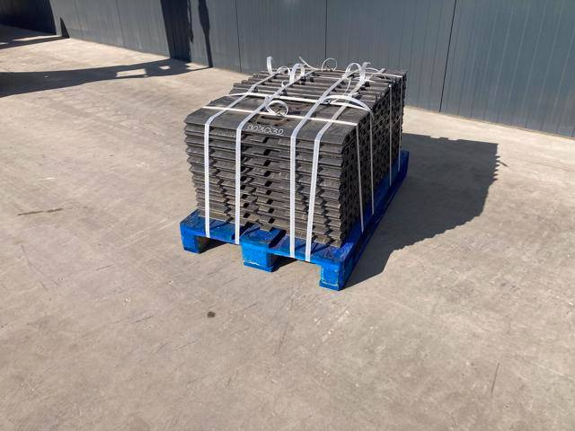 Sany SY210 / SY230 700mm Shoes - Frame/ Châssis pour Engins de chantier: photos 1 Sany SY210 / SY230 700mm Shoes - Frame/ Châssis pour Engins de chantier: photos 1